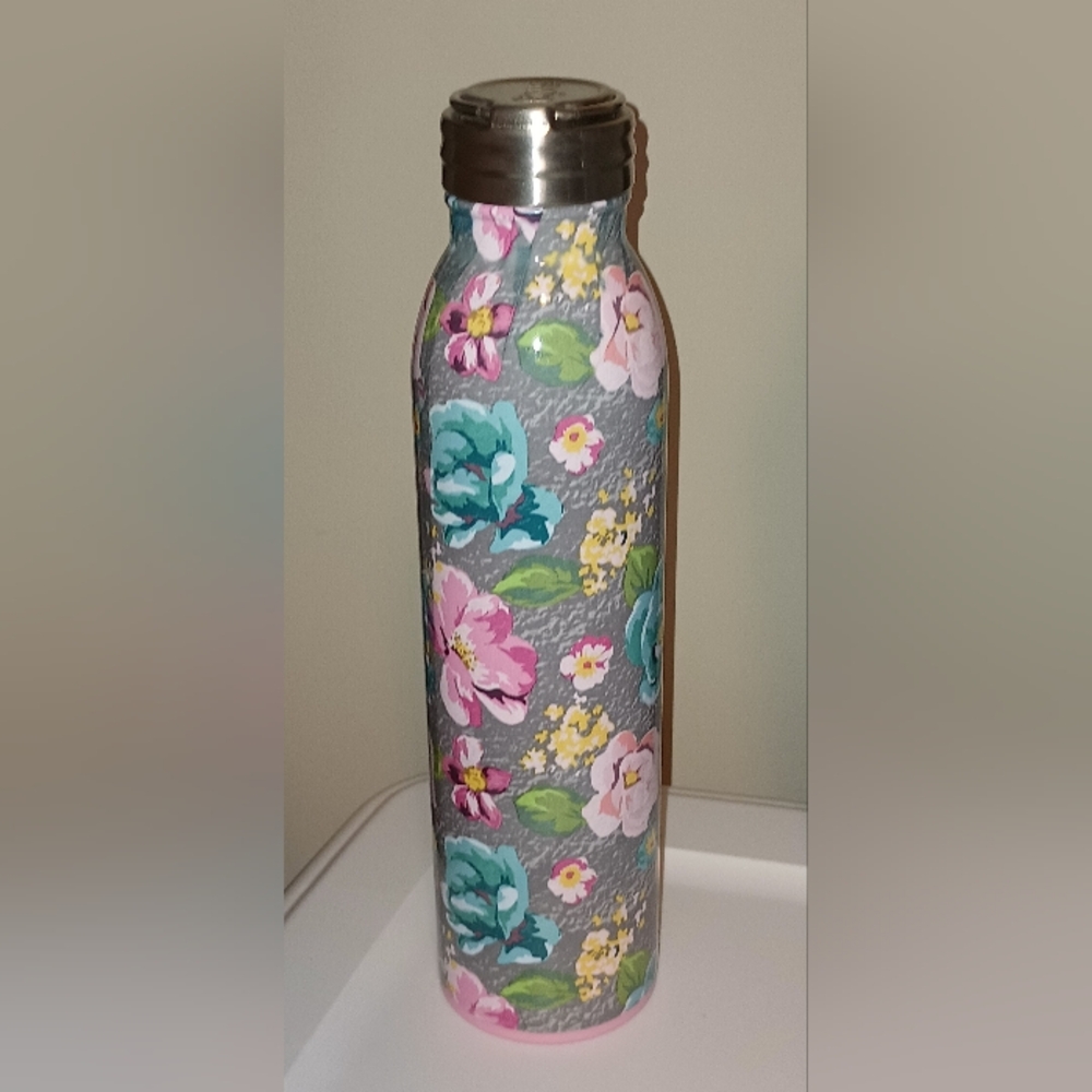 Swig 20 Oz. Garden Party Water Bottle